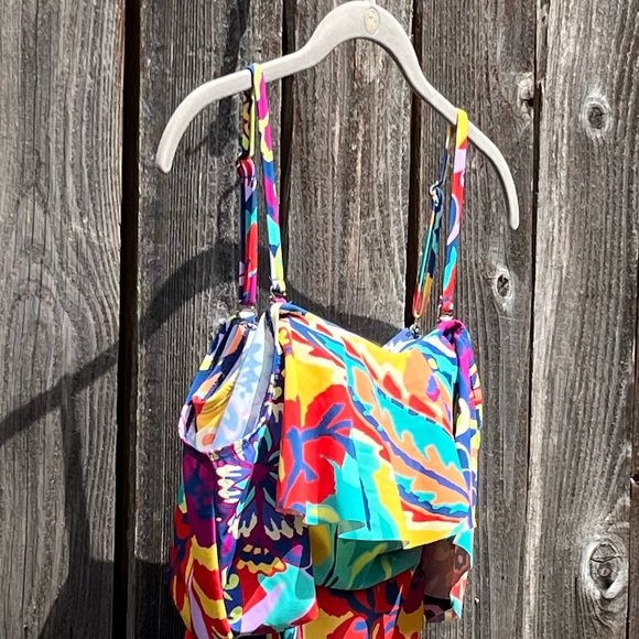 NWT Tahari floral one piece swimsuit size small - Picture 15 of 17